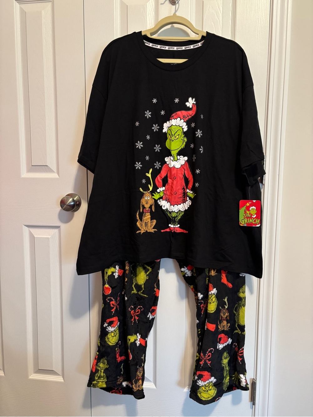 The Grinch Women's Black Holiday Pajama Set